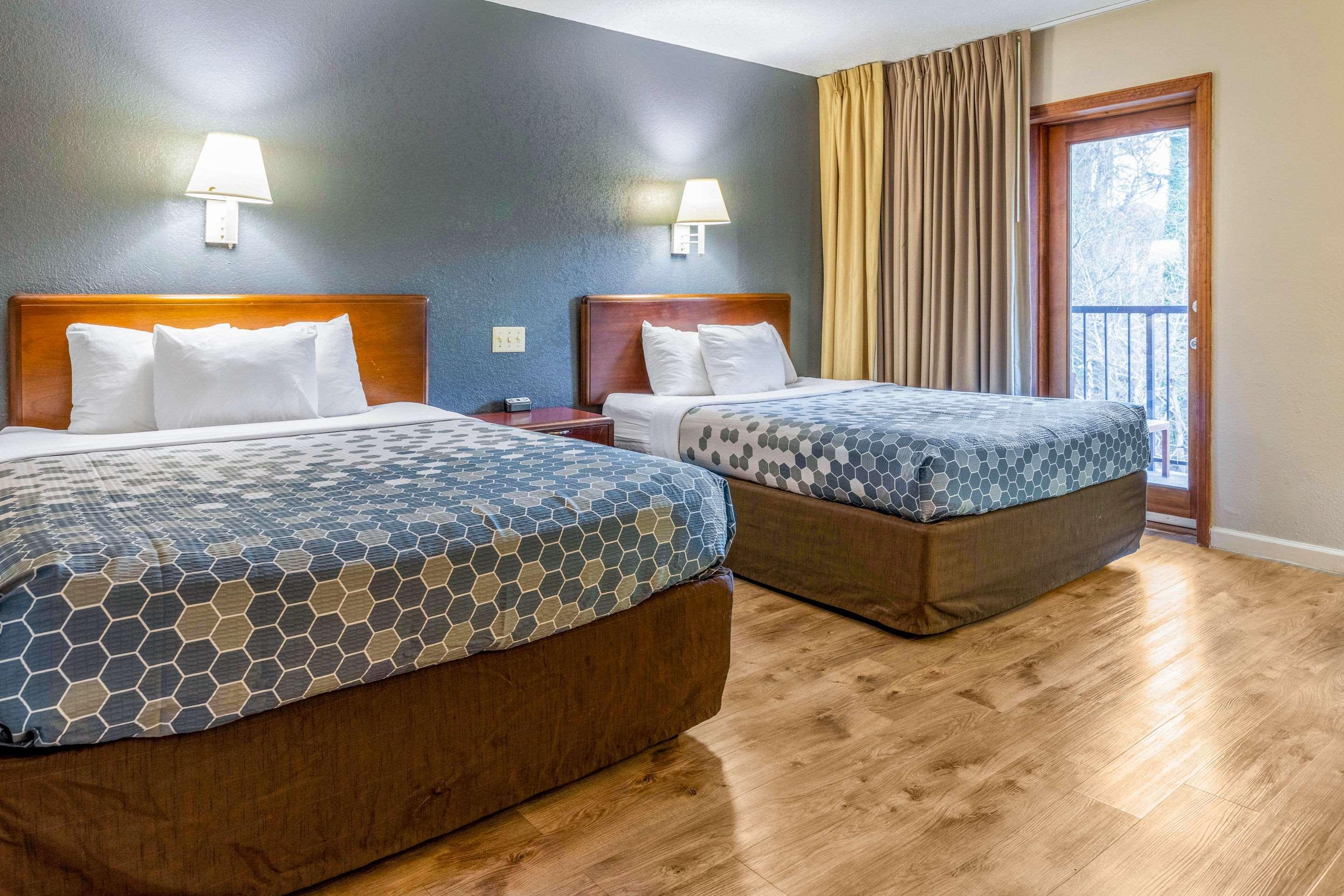 Econo Lodge Inn & Suites On The River Гатлінбург Екстер'єр фото