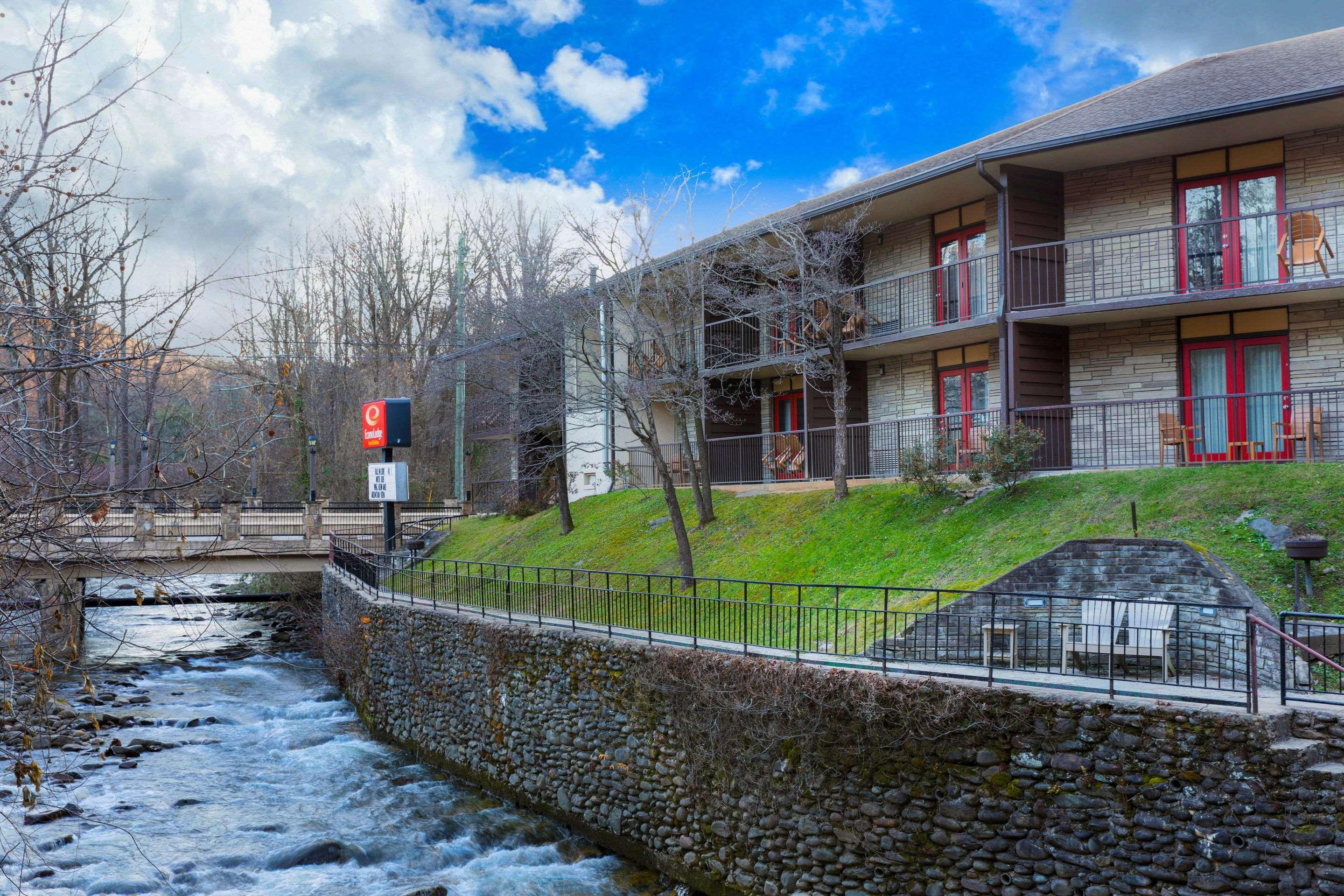 Econo Lodge Inn & Suites On The River Гатлінбург Екстер'єр фото